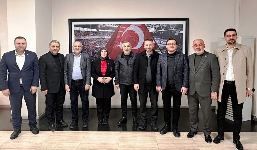 AK Parti’den "Güçlü Teşkilat" Sahuru: Mustafa Demir Ataşehirli Meclis Üyeleriyle Buluştu!