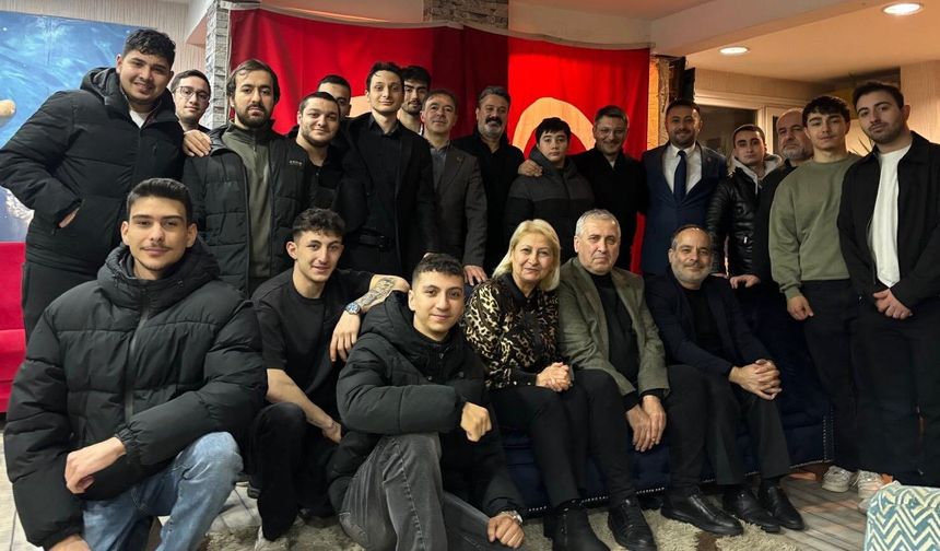 Av. Mustafa Karaoğlu İçerenköy’de gençlerle buluştu