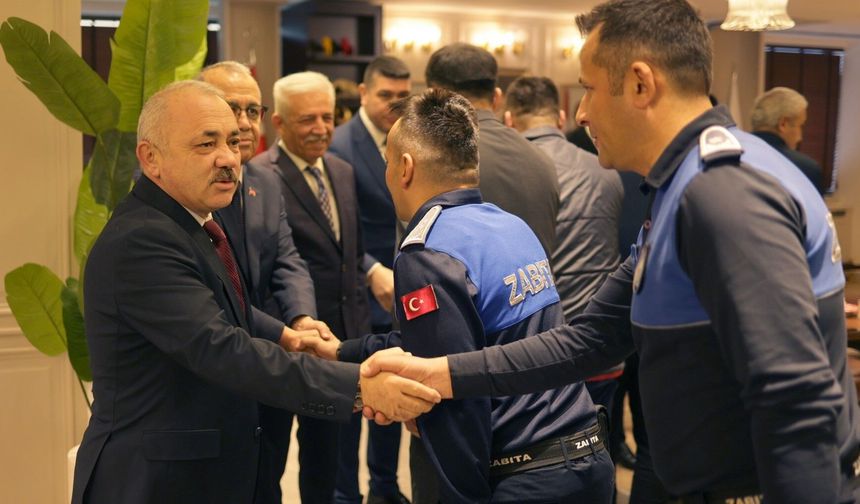 Çankırı Belediyesi’nde Bayram Mesaisi Kucaklaşmayla Başladı