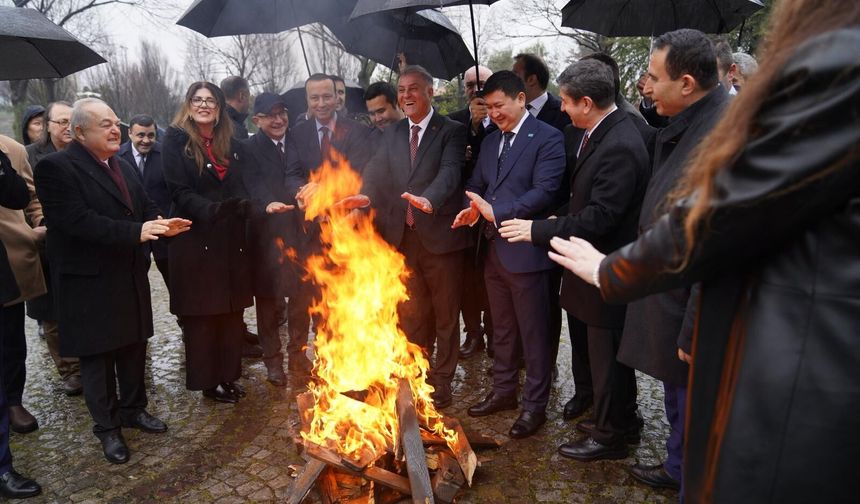 İstanbul’da Nevruz Ateşi Umutla Yandı: