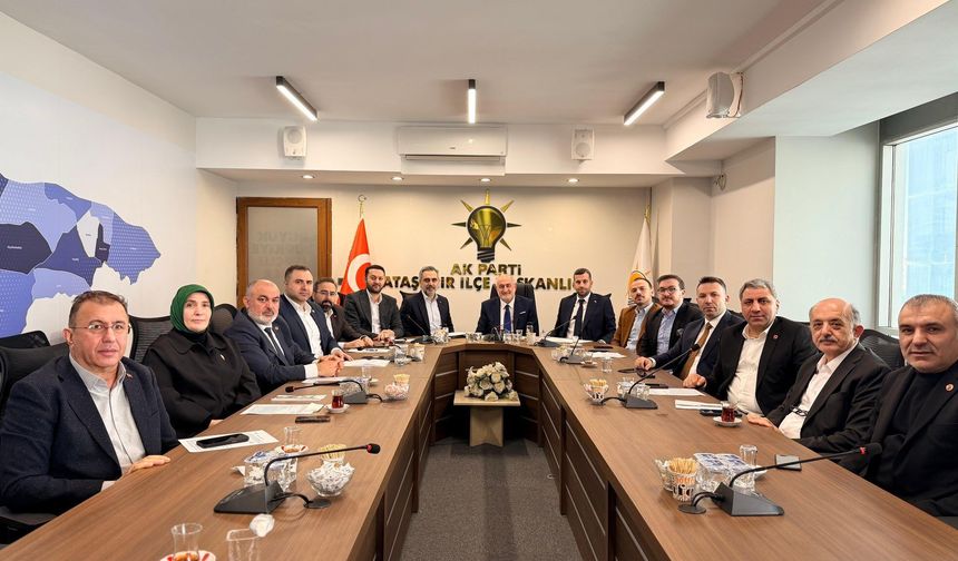 AK Parti Ataşehir Grubu’ndan "Meclis" Zirvesi: İl Başkanlığı Desteğiyle İstişare!