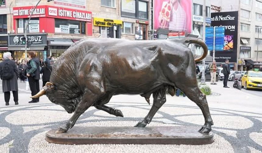 Kadıköy’ün Sembolü Boğa Heykeli yerine döndü