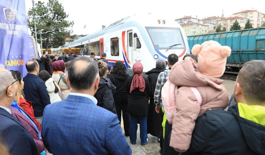 Turistik Tuz Ekspresi 2026 Sezonuna "Çocuk Bayramı" Coşkusuyla Başladı!