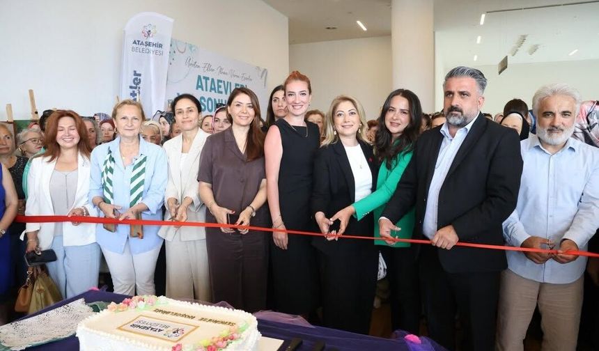 Ataşehir Ata Evleri’nde Yıl Sonu Gururu: Kursiyerlerin El Emeği Göz Nuru Eserleri Sergilendi!