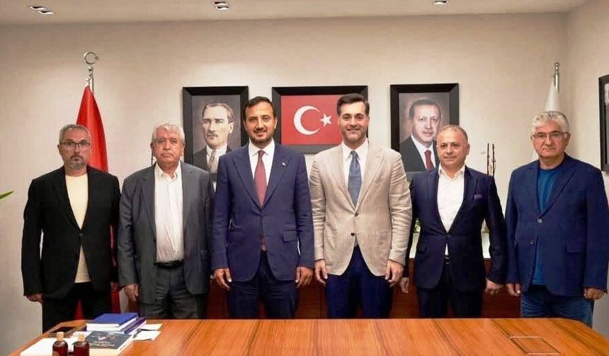 Üsküdar’da 4 CHP’li meclis üyesi AK Parti’ye katıldı