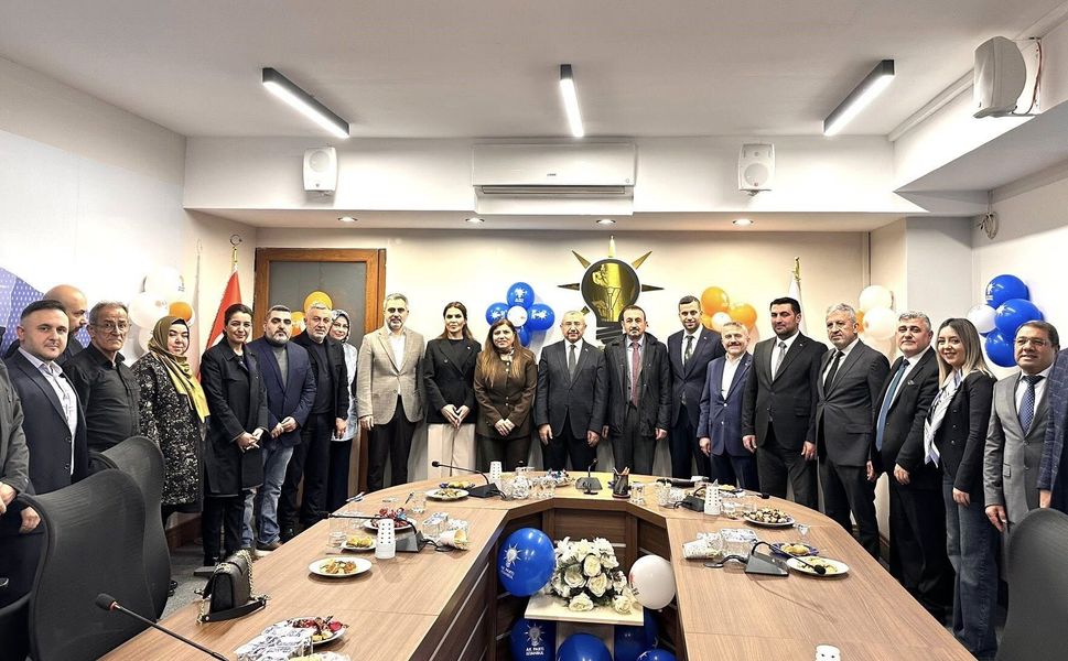 AK Parti Ataşehir'de Bayram Coşkusu