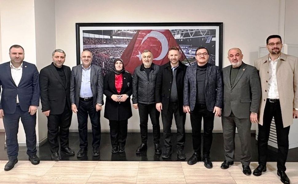 AK Parti’den "Güçlü Teşkilat" Sahuru: Mustafa Demir Ataşehirli Meclis Üyeleriyle Buluştu!