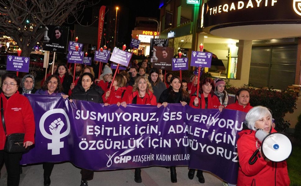 Ataşehir’de Kadınlar Karanlığı Aydınlattı: "Susmuyoruz, Ses Veriyoruz!"
