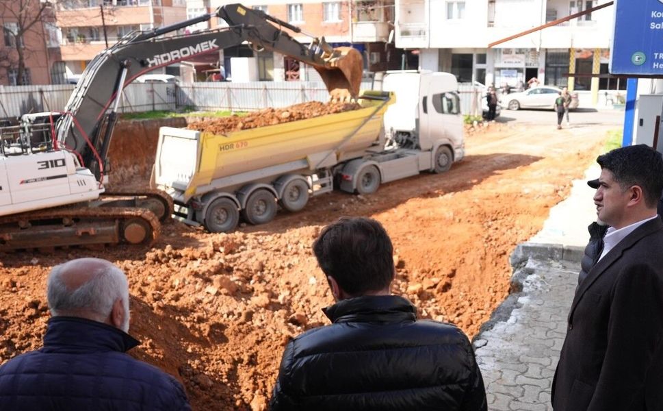 Başkan Adıgüzel, Kayışdağı Merkez Camii Şantiyesinde İncelemelerde Bulundu