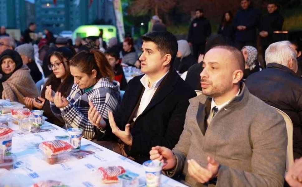 Mevlana Mahallesi’nde Gönül Sofrası: Başkan Adıgüzel Mahalle Sakinleriyle İftarda Buluştu