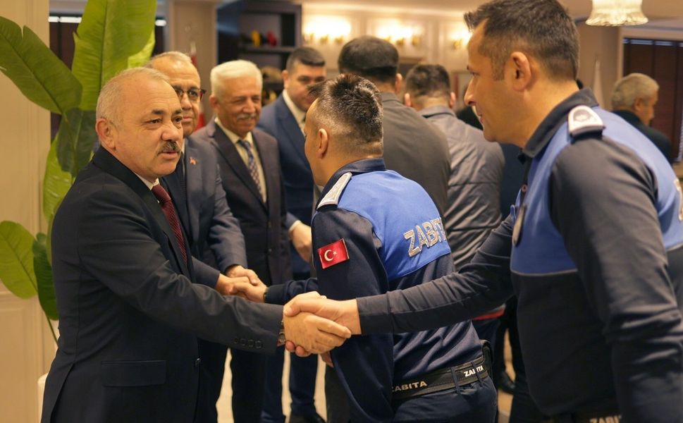 Çankırı Belediyesi’nde Bayram Mesaisi Kucaklaşmayla Başladı