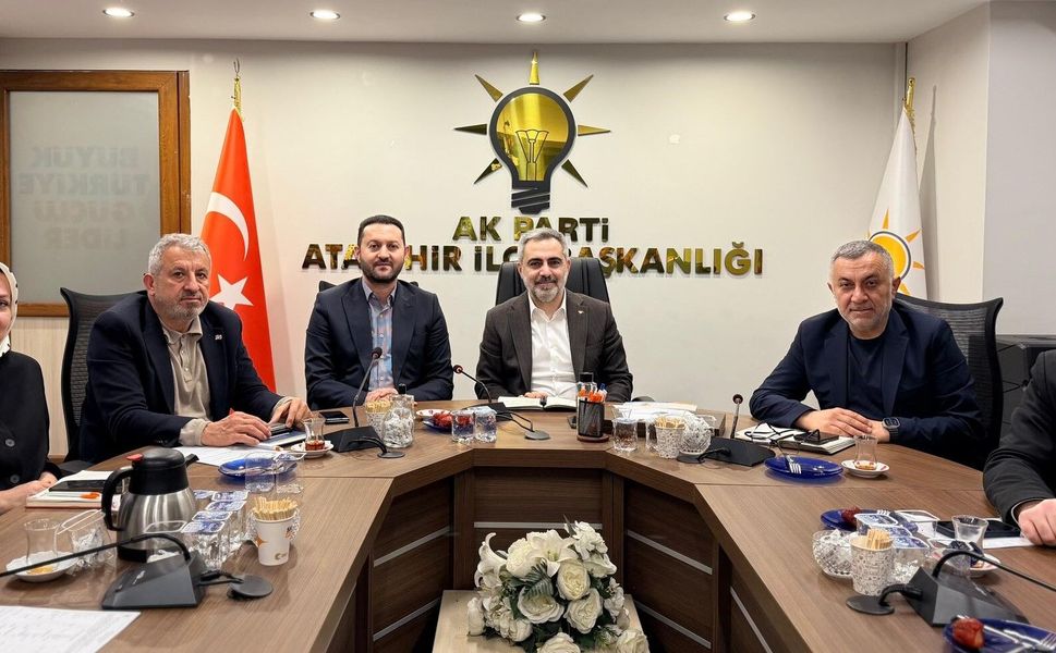 AK Parti Ataşehir’de "Kararlılık" Vurgusu: Haftalık Yönetim Toplantısı Gerçekleşti