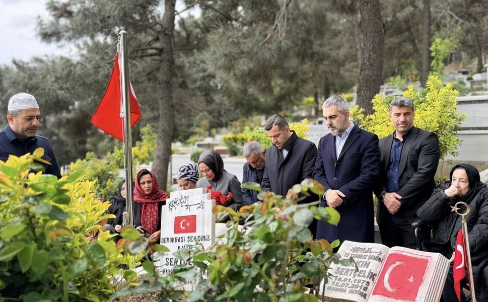 Akın Sertçelik Kabri Başında Dualarla Anıldı