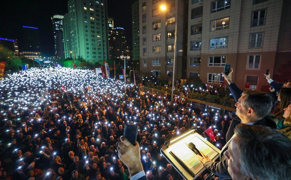Özgür Özel Ataşehir’de Meydan Okudu: "Onursal Adıgüzel Masumdur, Bu Bir Kumpastır!"