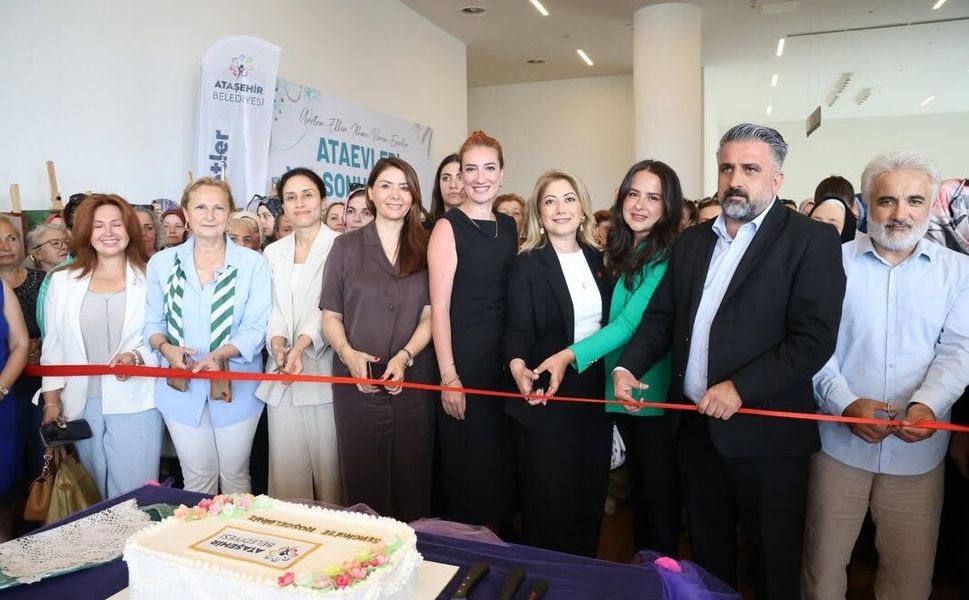 Ataşehir Ata Evleri’nde Yıl Sonu Gururu: Kursiyerlerin El Emeği Göz Nuru Eserleri Sergilendi!