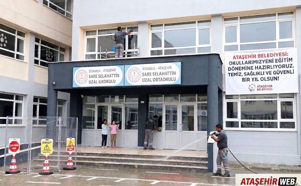 ATAŞEHİR’DE OKULLAR TEMİZLENEREK YENİ EĞİTİM DÖNEMİNE HAZIRLANIYOR