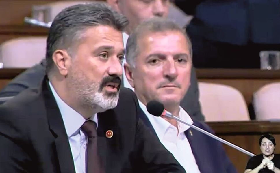 İBB Meclisi’nde Av. Mustafa Karaoğlu teşekkür konuşması gerçekleştirdi.