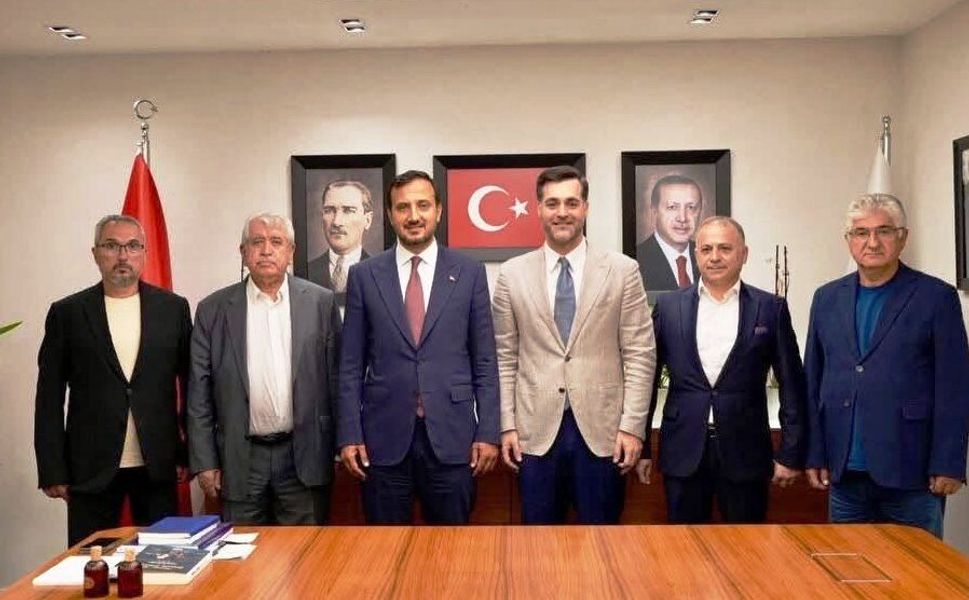 Üsküdar’da 4 CHP’li meclis üyesi AK Parti’ye katıldı