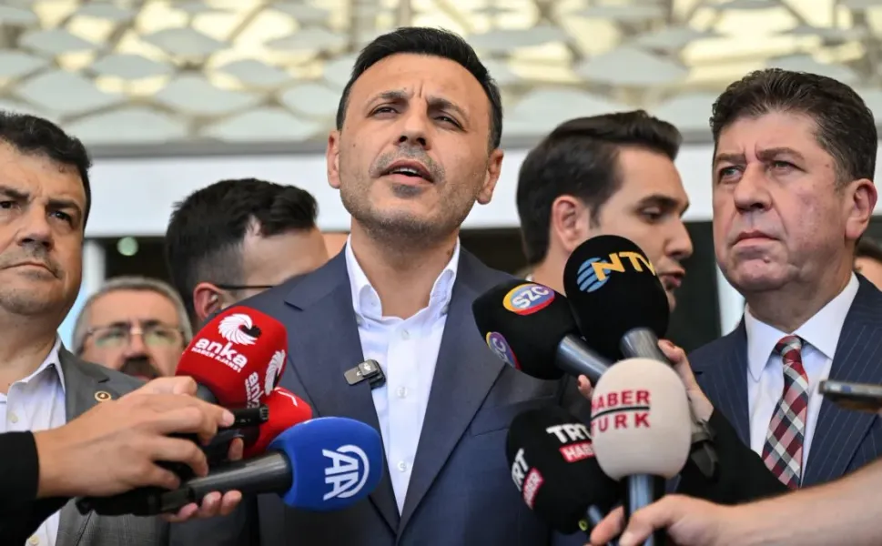 Yeni Parti’den Ataşehir’de Sert Tepki: "Sandıkla Kazanamadıkları Belediyelere Çökme Girişimi İçindeler"